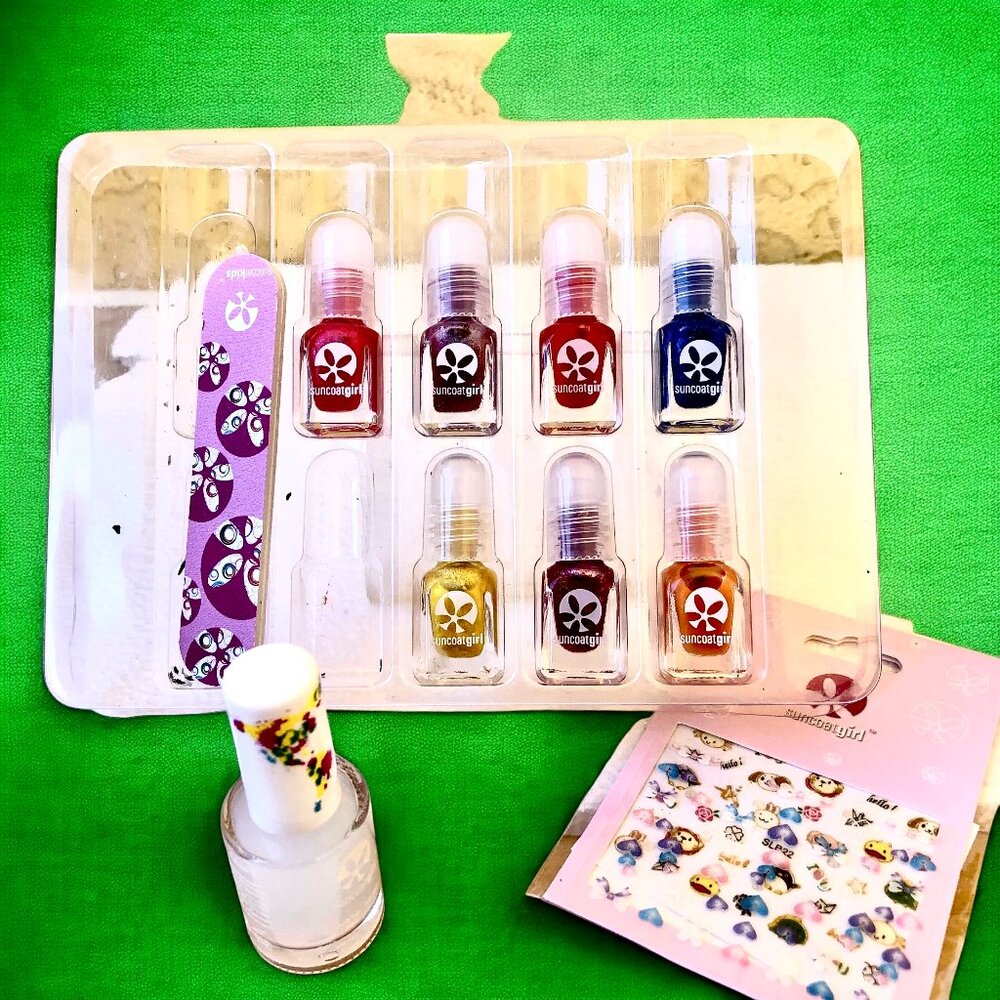Suncoat Girl Water-Based Nail Polish 8 with File & Stickers